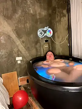 Snapshot of valentinny chatting on 11.08.25 valentinny online show from 11.08.25