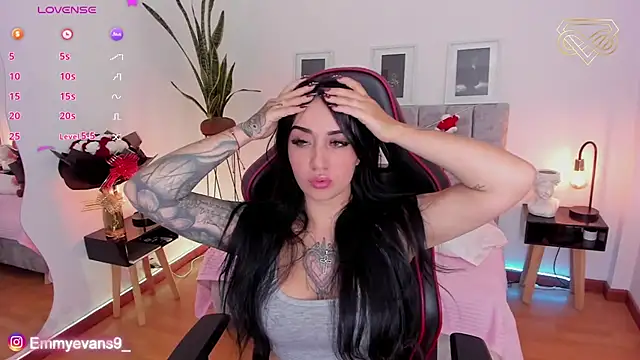 EmmyEvans1 online show from 12.04.24