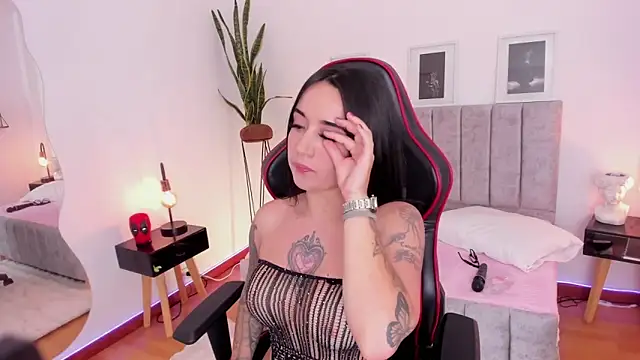 EmmyEvans1 online show from 01.13.25