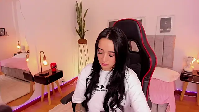 EmmyEvans1 online show from 01.17.25