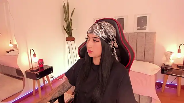 EmmyEvans1 online show from 01.24.25