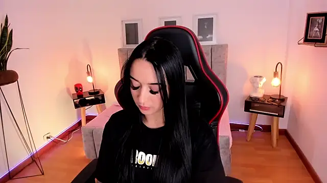 EmmyEvans1 online show from 01.30.25