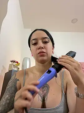 EmmyEvans1 online show from 02.02.25