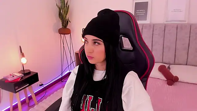 EmmyEvans1 online show from 03.19.25