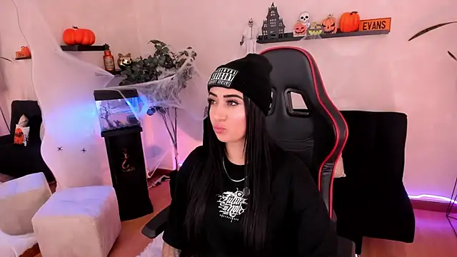 EmmyEvans1 online show from 10.17.25