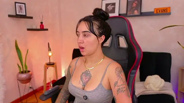 EmmyEvans1 online show from 02.12.26