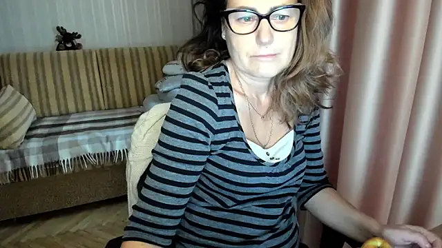 lauraoven online show from 11.26.25