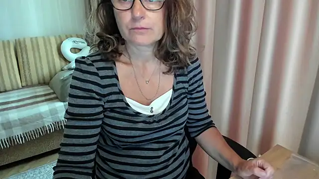lauraoven online show from 07.08.26