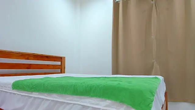 Snapshot of CurvyJules69 chatting on 12.04.25 CurvyJules69 online show from 12.04.25