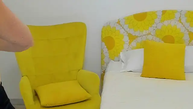 Snapshot of milf_penelope chatting on 11.30.25 milf penelope online show from 11.30.25