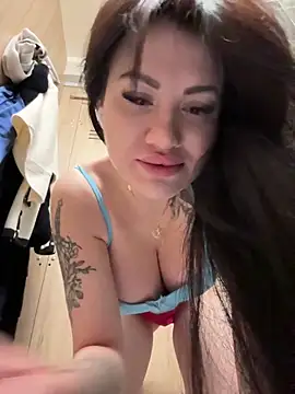Snapshot of Wet__Bunny chatting on 02.18.25 Wet Bunny online show from 02.18.25