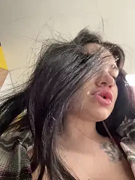 Snapshot of Wet__Bunny chatting on 03.05.25 Wet Bunny online show from 03.05.25