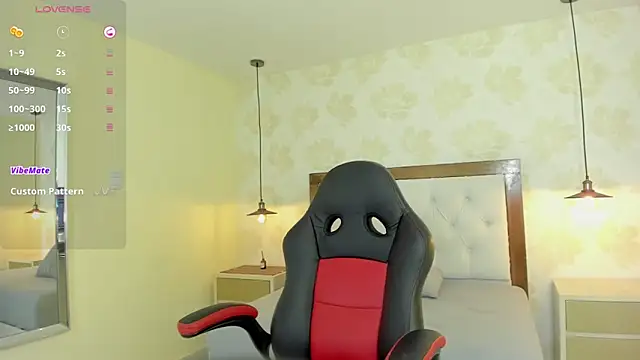 Snapshot of clarisKlein chatting on 10.28.25 clarisKlein online show from 10.28.25