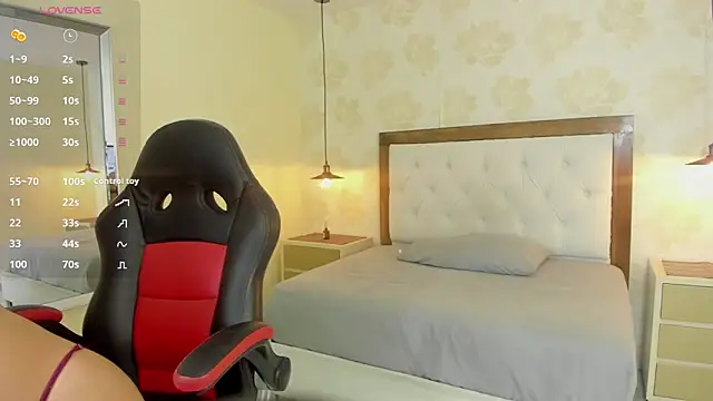 Snapshot of clarisKlein chatting on 02.13.26 clarisKlein online show from 02.13.26