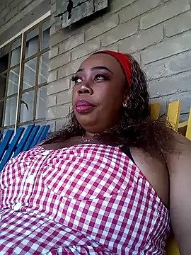 Snapshot of crystalbxx chatting on 09.27.25 crystalbxx online show from 09.27.25