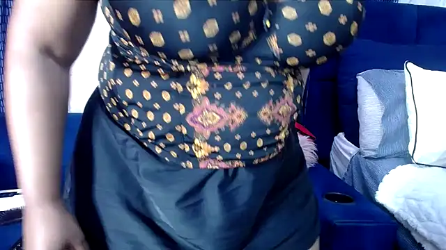 Snapshot of crystalbxx chatting on 11.24.25 crystalbxx online show from 11.24.25