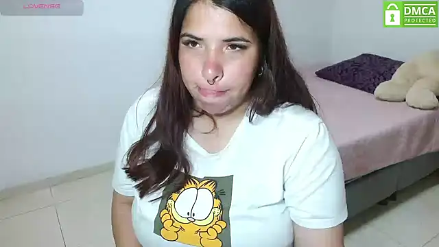 Karlathompson online show from 10.29.25