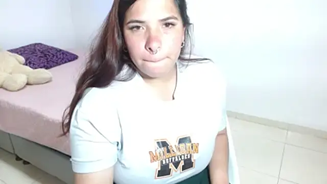 Karlathompson online show from 11.04.25