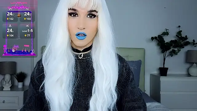 Snapshot of HelenSpellman chatting on 12.01.24 HelenSpellman online show from 12.01.24