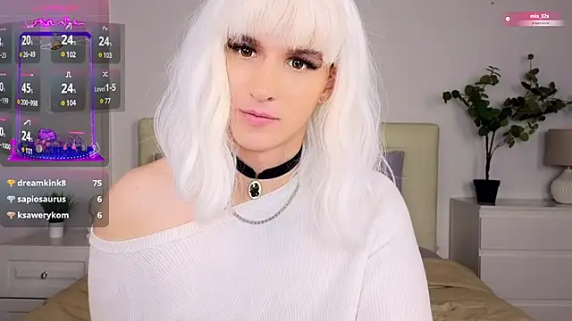 Snapshot of HelenSpellman chatting on 12.17.24 HelenSpellman online show from 12.17.24