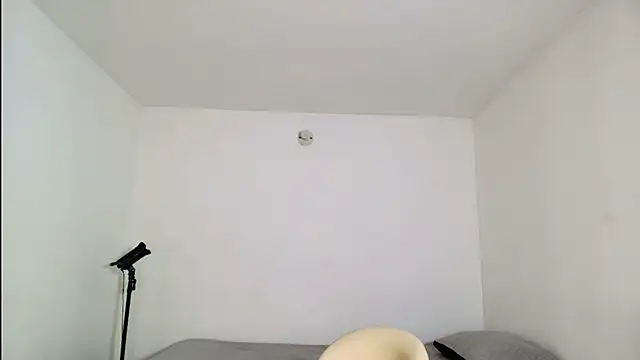 Snapshot of SARA_TS_FOX chatting on 12.02.25 SARA TS FOX online show from 12.02.25