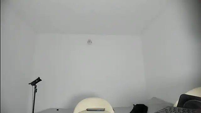 Snapshot of SARA_TS_FOX chatting on 12.15.25 SARA TS FOX online show from 12.15.25