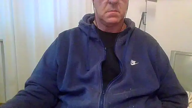 Snapshot of ANONIMO7735 chatting on 11.03.25 ANONIMO7735 online show from 11.03.25