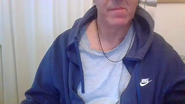 Snapshot of ANONIMO7735 chatting on 11.10.25 ANONIMO7735 online show from 11.10.25