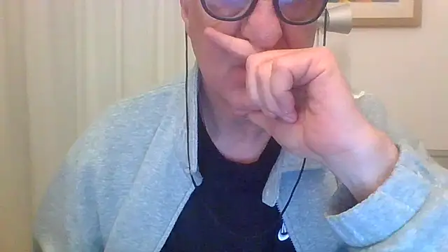 Snapshot of ANONIMO7735 chatting on 03.10.26 ANONIMO7735 online show from 03.10.26