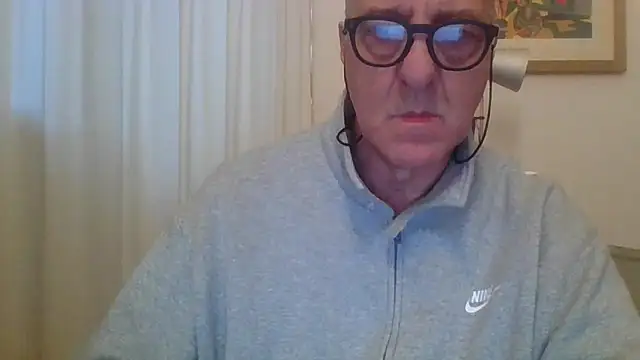 Snapshot of ANONIMO7735 chatting on 04.10.26 ANONIMO7735 online show from 04.10.26