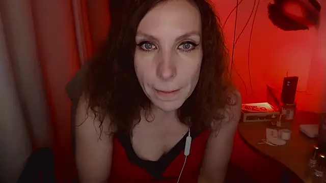 Snapshot of JohansonKatie chatting on 01.12.25 JohansonKatie online show from 01.12.25