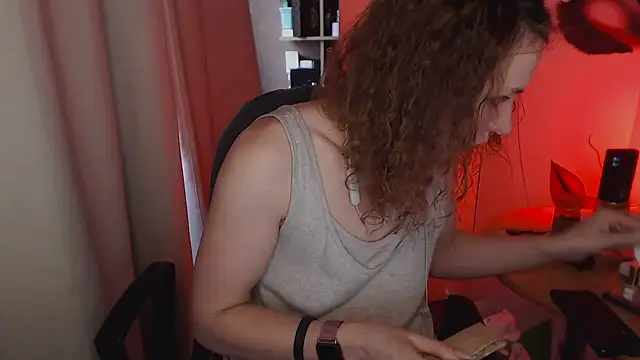 Snapshot of JohansonKatie chatting on 01.21.25 JohansonKatie online show from 01.21.25