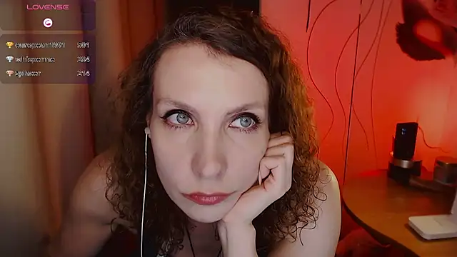 Snapshot of JohansonKatie chatting on 02.02.25 JohansonKatie online show from 02.02.25