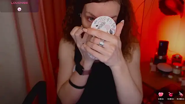 Snapshot of JohansonKatie chatting on 02.09.25 JohansonKatie online show from 02.09.25