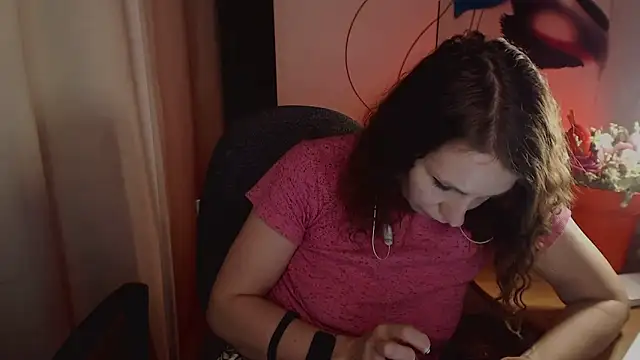 Snapshot of JohansonKatie chatting on 02.23.25 JohansonKatie online show from 02.23.25