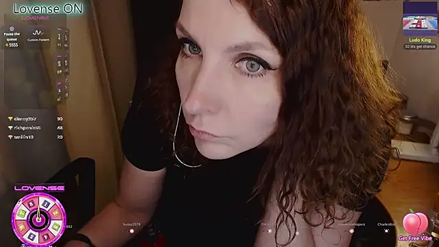 Snapshot of JohansonKatie chatting on 02.25.25 JohansonKatie online show from 02.25.25