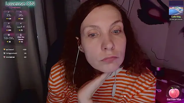 Snapshot of JohansonKatie chatting on 03.04.25 JohansonKatie online show from 03.04.25