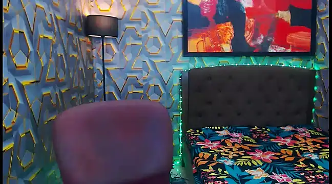 Snapshot of KylieMaxwellCaulfield_TS chatting on 12.19.24 KylieMaxwellCaulfield TS online show from 12.19.24