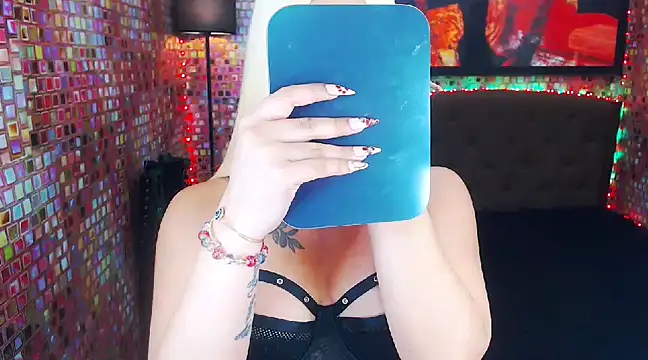 Snapshot of KylieMaxwellCaulfield_TS chatting on 02.09.25 KylieMaxwellCaulfield TS online show from 02.09.25