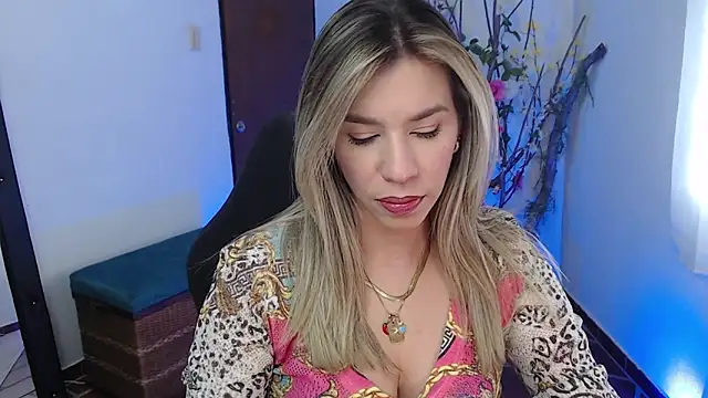 ms sofia x online show from 10.23.25