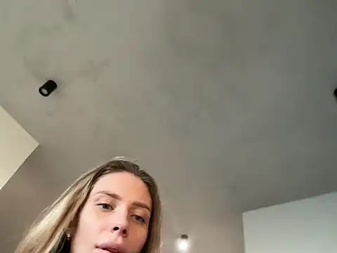 Snapshot of Iris_cherry chatting on 12.17.25 Iris cherry online show from 12.17.25