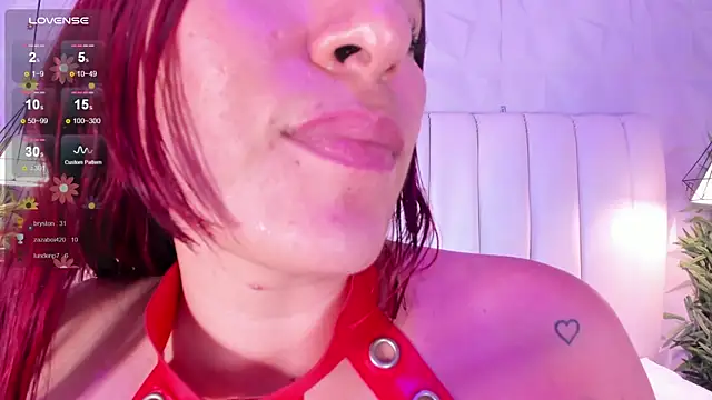 Snapshot of naughty_flower18 chatting on 12.31.24 naughty flower18 online show from 12.31.24