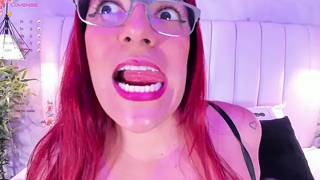 Snapshot of naughty_flower18 chatting on 01.31.25 naughty flower18 online show from 01.31.25