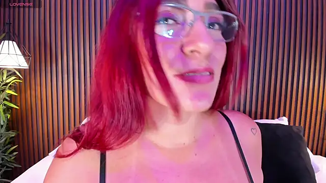 Snapshot of naughty_flower18 chatting on 03.12.25 naughty flower18 online show from 03.12.25