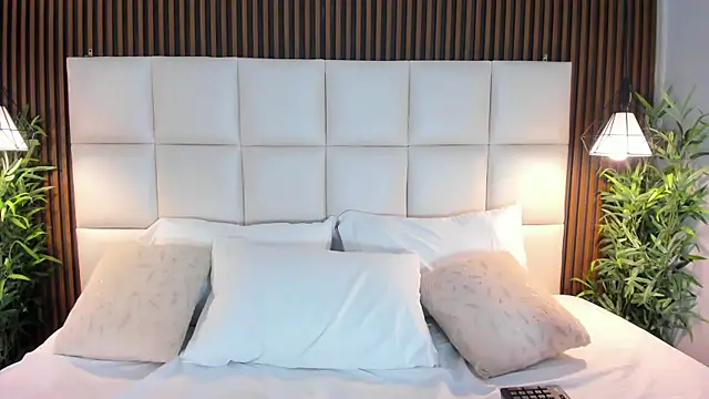 Snapshot of naughty_flower18 chatting on 10.08.25 naughty flower18 online show from 10.08.25