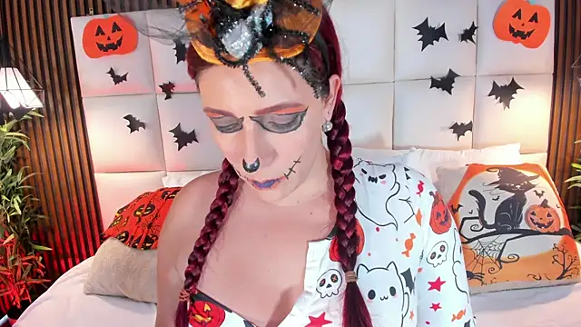 Snapshot of naughty_flower18 chatting on 10.25.25 naughty flower18 online show from 10.25.25