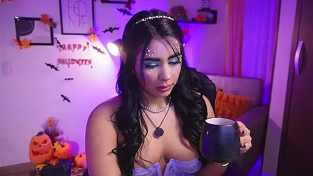 Snapshot of Isabella_dior chatting on 10.28.25 Isabella dior online show from 10.28.25