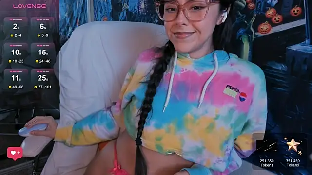 Evie-Luna online show from 10.26.25