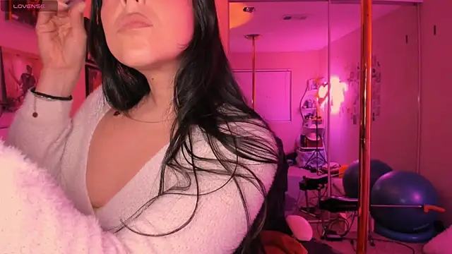 Snapshot of Evie-Luna chatting on 02.18.26 Evie-Luna online show from 02.18.26