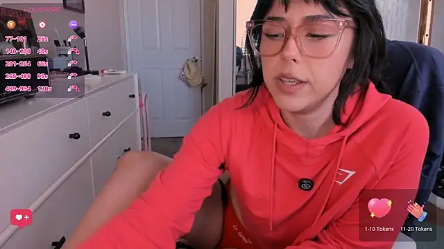 Snapshot of Evie-Luna chatting on 06.17.26 Evie-Luna online show from 06.17.26